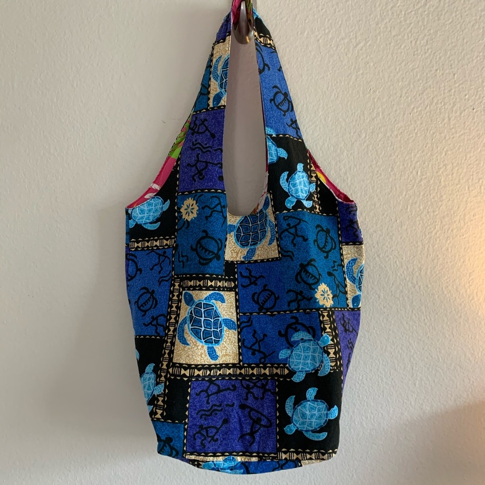 Reversible beach tote